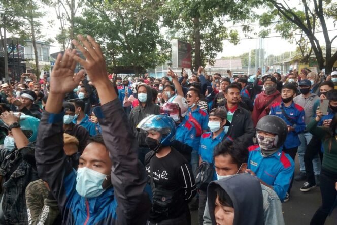 
					Akhiri Era Ketidakpastian: Penghapusan Outsourcing sebagai Jalan Menuju Kesejahteraan Pekerja