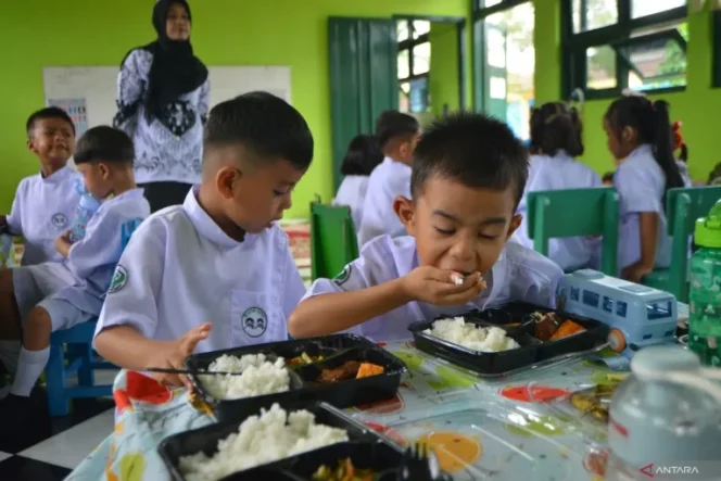 
					Tokoh Adat Papua Nilai Program MBG Wujudkan Kesejahteraan Nyata