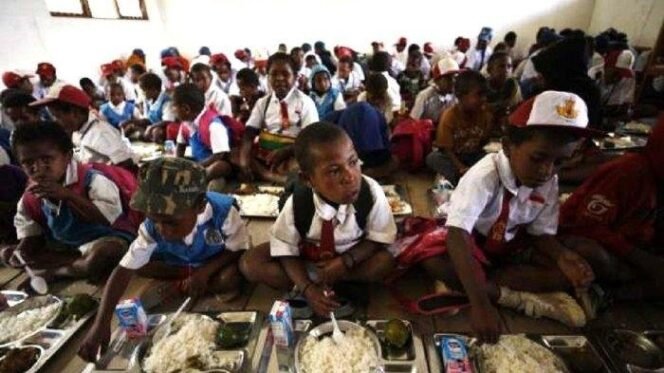 
					Tokoh Masyarakat Papua Esau Tegai Dukung dan Apresiasi Program MBG Ciptakan Generasi Penerus Yang Unggul di Papua