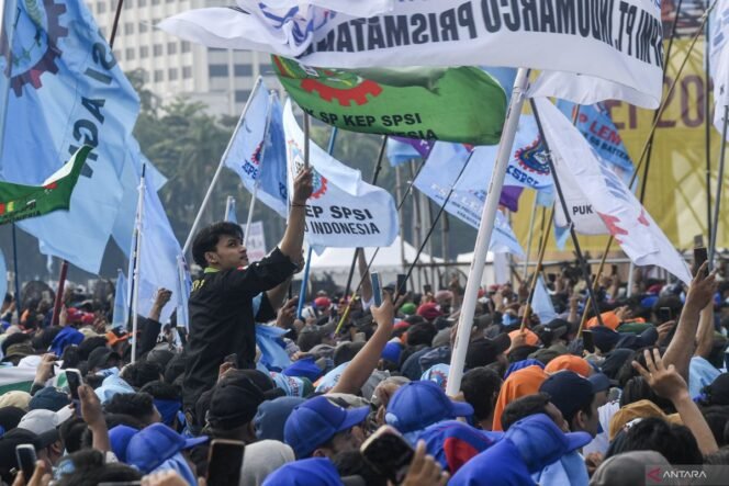 
					Mendukung Langkah Strategis Pemerintah Cegah PHK