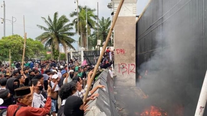 
					DPR dan Pemerintah Sepakati Anggaran MBG sebagai Pilar Penguatan SDM