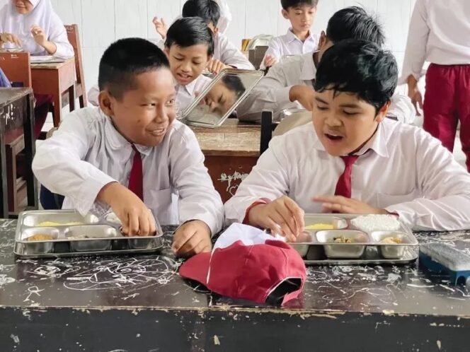 
					Setahun Prabowo-Gibran, MBG Jadi Bukti Nyata Pemerintah Hadir untuk Rakyat