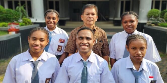 
					Meneguhkan Pemerataan dan Kualitas Pendidikan untuk Masa Depan Papua