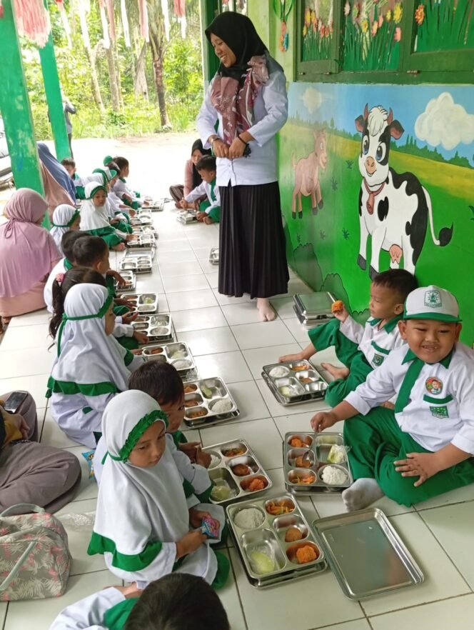
					MBG Bentuk Investasi Gizi untuk Anak di Masa Depan sekaligus Dorong Pemerataan Ekonomi