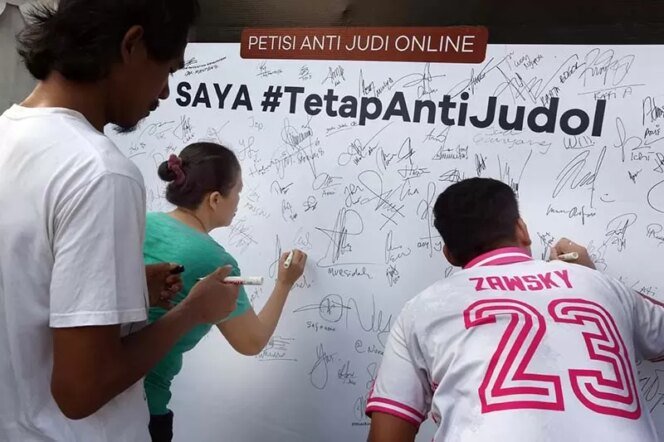 
					Pemerintah Dorong Sinergi Keluarga dan Pendidikan Cegah Anak Terjerat Judi Daring
 