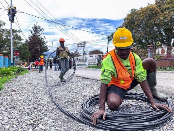 
					PLN Genjot Elektrifikasi Papua, 4.200 Kampung Ditargetkan Nikmati Listrik