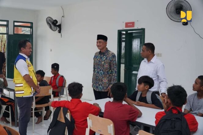
					Sekolah Rakyat Jadi Motor Pemerataan Pendidikan dan Penyerapan Tenaga Kerja Baru
