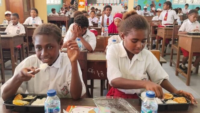 
					Program MBG di Papua Sepanjang 2025 Perkuat Akses Gizi dan Jangkau Ratusan Ribu Penerima Manfaat