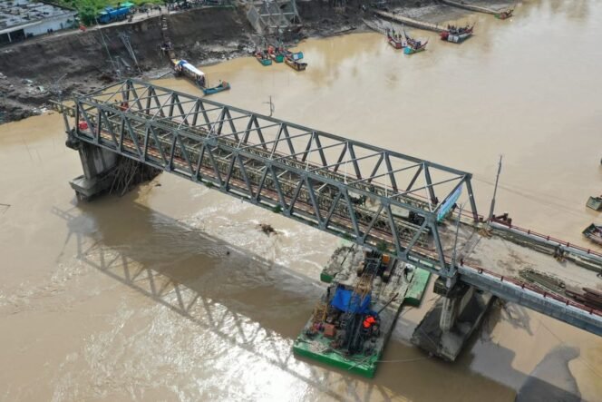 
					Pembangunan Infrastruktur Banjir Sumatra Dipercepat Demi Keselamatan, Warga Sepakat Tolak Simbol Separatis
