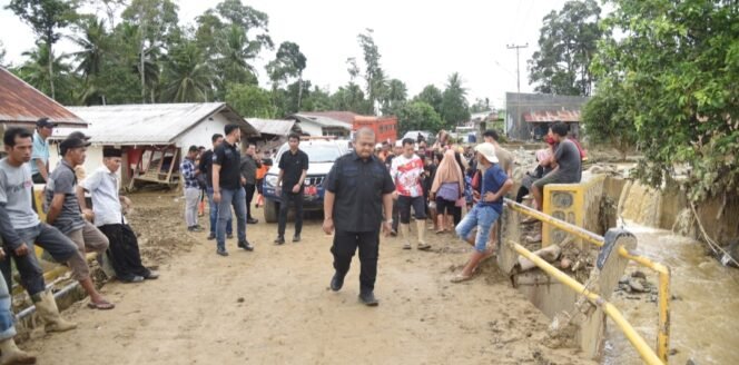 
					Akses Desa Tapsel Kembali Terbuka Berkat Percepatan Penanganan Banjir