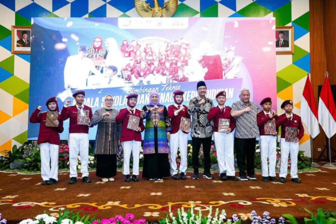 
					Presiden Prabowo Dorong Perluasan Sekolah Rakyat, Mensos: Tambah 100 Sekolah per Tahun