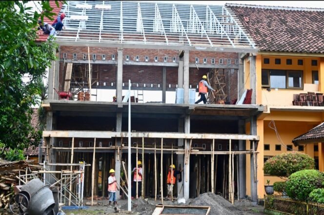 
					Revitalisasi Pendidikan sebagai Jalan Menuju Layanan Bermutu