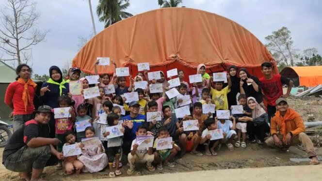 
					Sekolah Gratis Disiapkan di Daerah Terdampak Bencana Sumatra