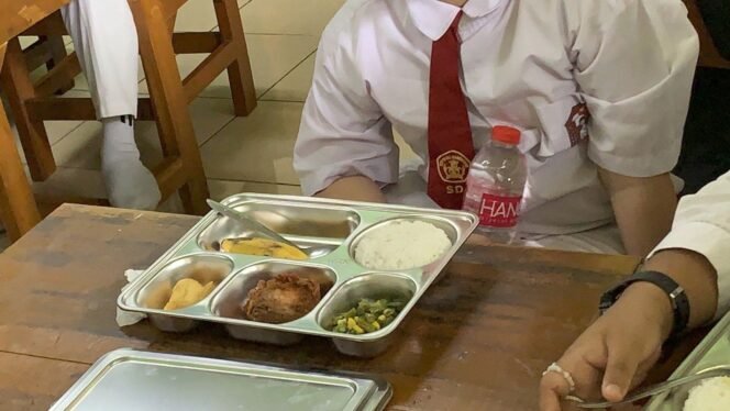 
					DPR Tegaskan MBG Tidak Gunakan Dana Pendidikan