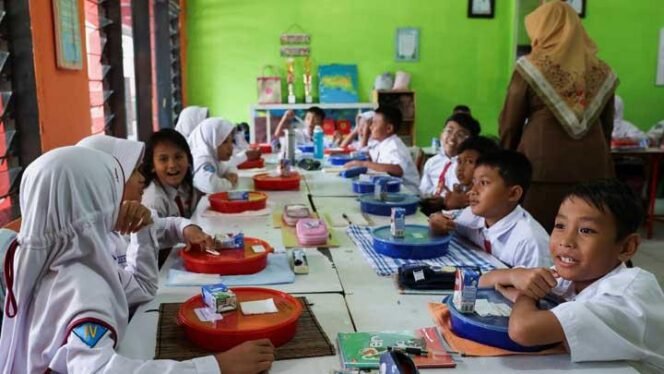 
					MBG Turut Gerakkan Perekonomian dan Pendidikan