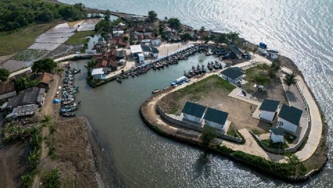 
					Kampung Nelayan Merah Putih sebagai Instrumen Baru Pemberdayaan Ekonomi Pesisir