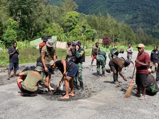 
					Kehadiran TNI-Polri Menjadi Pilar Utama Menjaga Papua Tetap Aman dan Damai
 