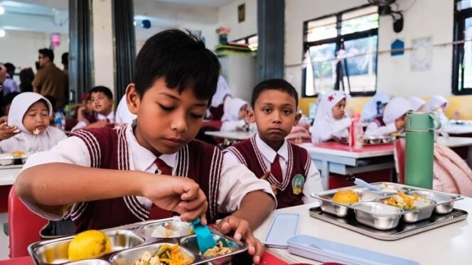 
					Dukungan Masyarakat dan Legitimasi Sosial Program MBG