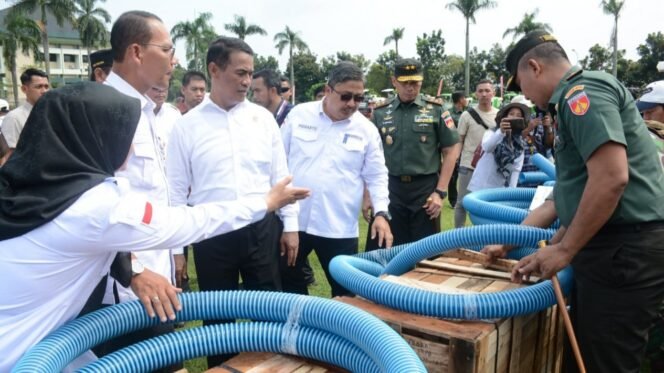 
					Pemerintah Siapkan Pompa, Bibit, dan Alsintan untuk Lindungi Petani dari Kekeringan