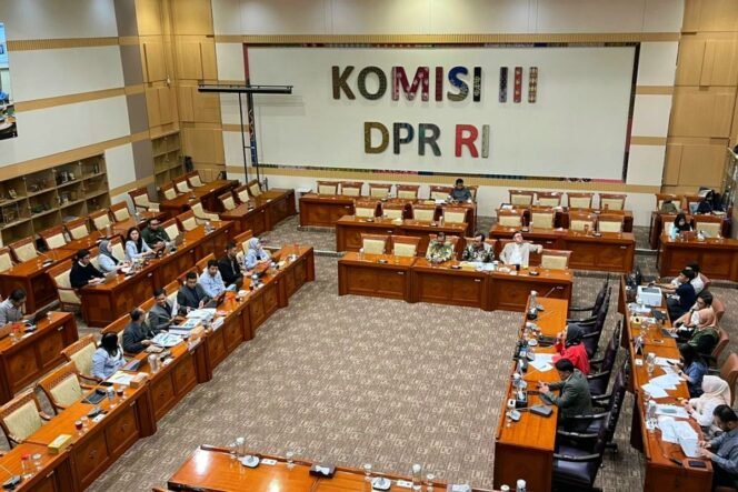
					RUU Perampasan Aset dan Harapan Mengembalikan Uang Negara kepada Rakyat