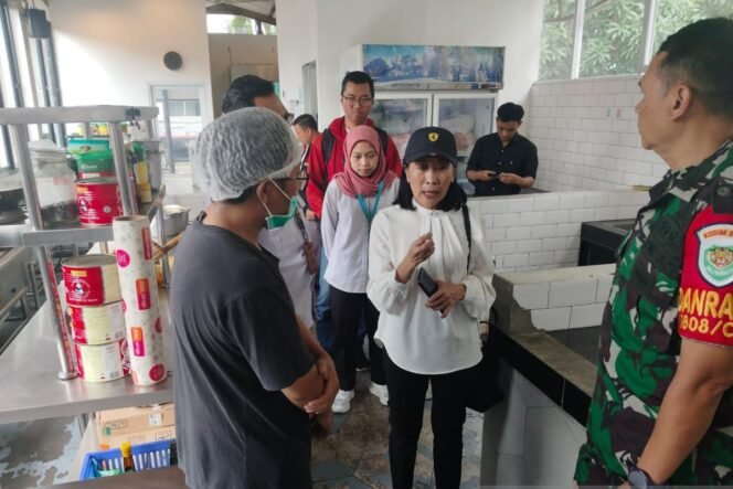 
					Program Makan Bergizi Gratis Tetap Berjalan, Pemerintah Tingkatkan Dukungan dan Pengawasan