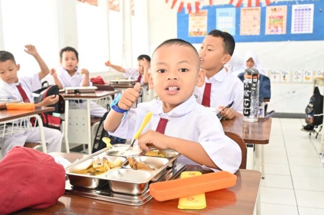 
					Pemerintah Libatkan Sekolah dan Keluarga Bangun Literasi Gizi Lewat MBG