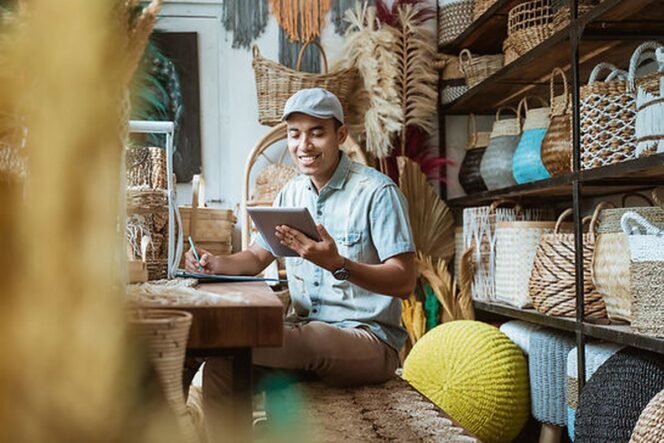 
					Ekonomi Kreatif Diperkuat dari Desa Kreatif, Creative Hub, hingga Pasar Global