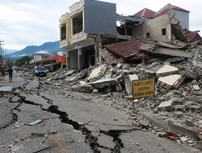 
					Pemerintah Bergerak Cepat Pulihkan Akses Jalan dan Layanan Dasar di NTT