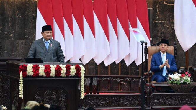 
					Jelang 2 Tahun Prabowo-Gibran, BAKOM RI Sebut Investasi Jadi Motor Pertumbuhan Ekonomi
