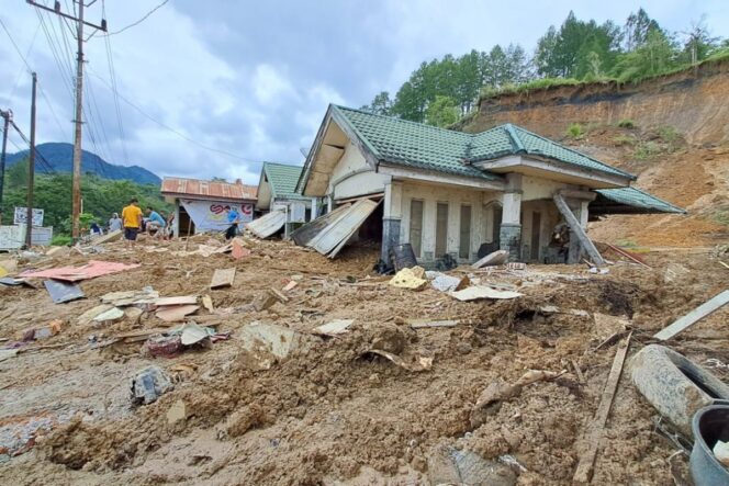 
					Dari Pusat Hingga Daerah, Cepat, Tegas, dan Terukur: Mitigasi Bencana Hidrometeorologi
 
