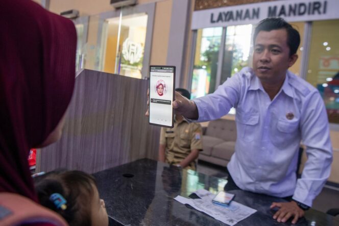 
					Digitalisasi Bansos Makin Inklusif, Ponsel Gratis Menyasar yang Paling Membutuhkan