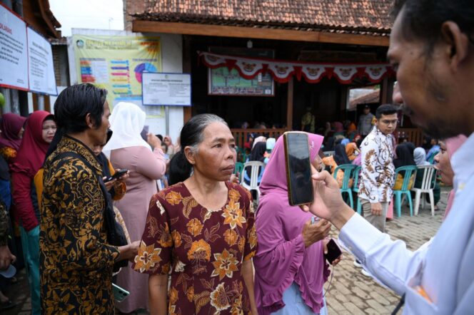 
					Digitalisasi Bansos, Ponsel Gratis Diprioritaskan bagi Warga Paling Membutuhkan