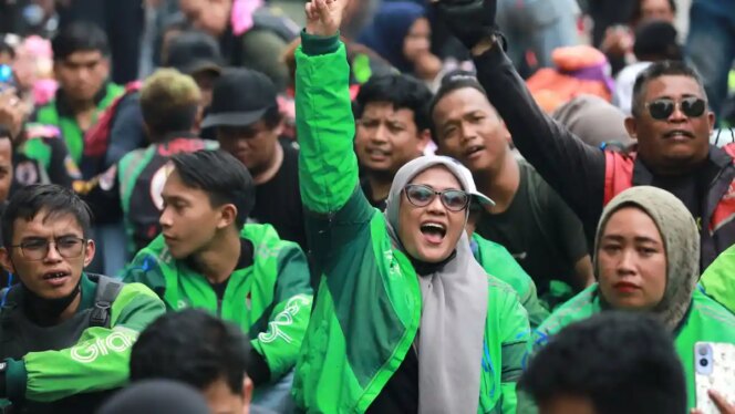 
					Prabowo Teken Perpres Ojol: Langkah Nyata Melindungi Pekerja Digital