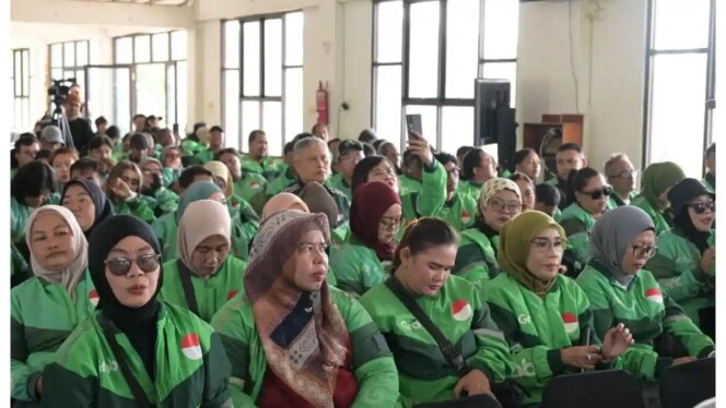 
					Prabowo Sahkan Perpres Ojol, Atur Tarif dan Jaminan Sosial